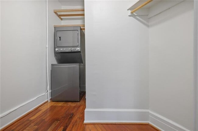 Building Photo - 1 S Prado NE