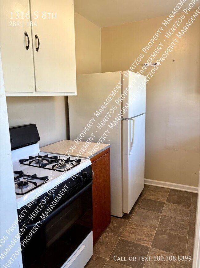 Building Photo - 1316 S 8th-
