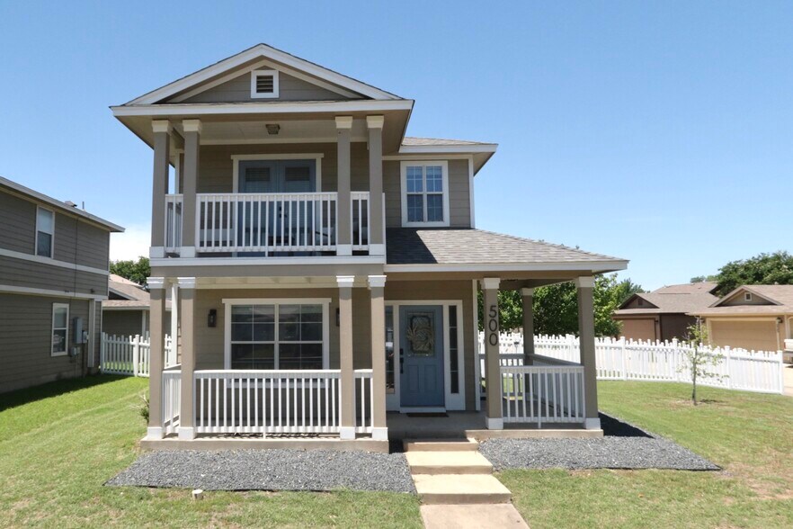 Primary Photo - 500 Rolling Oak Dr
