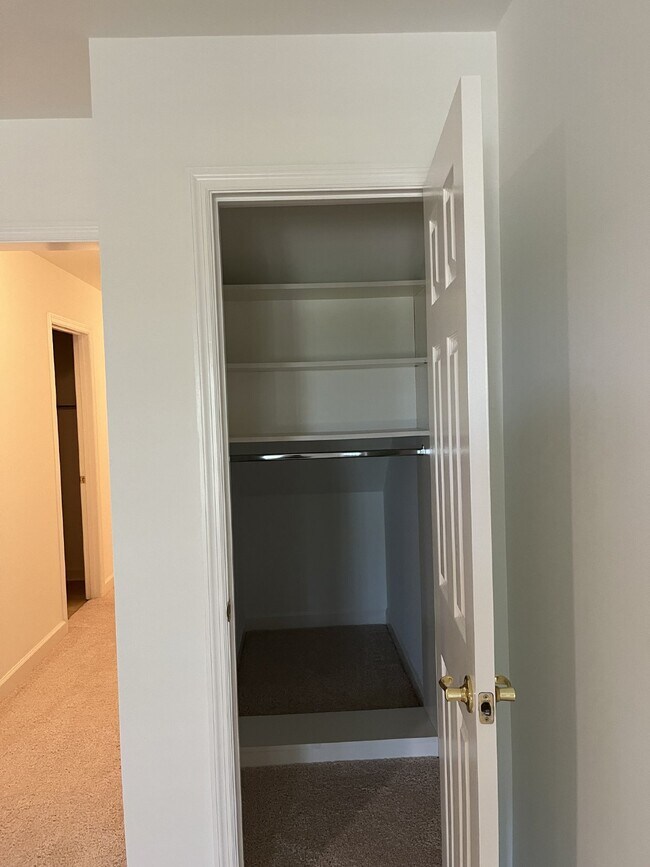 Building Photo - 1622 Brentwood Pointe