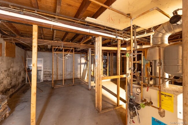 Building Photo - 160 Austin St