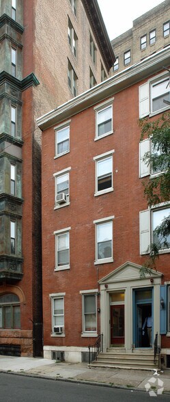 Building Photo - 309 S 16th St