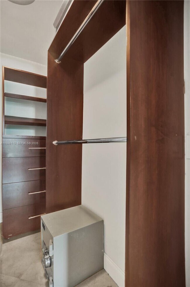 Building Photo - 2201 Brickell Ave