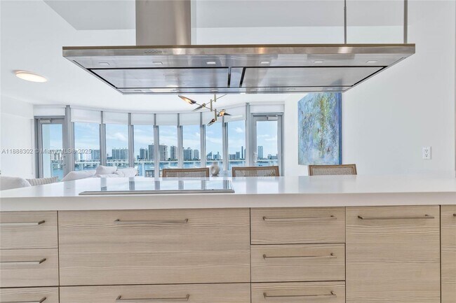Building Photo - 17301 Biscayne Blvd