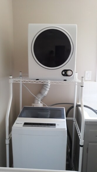 Building Photo - 5850 David Ave