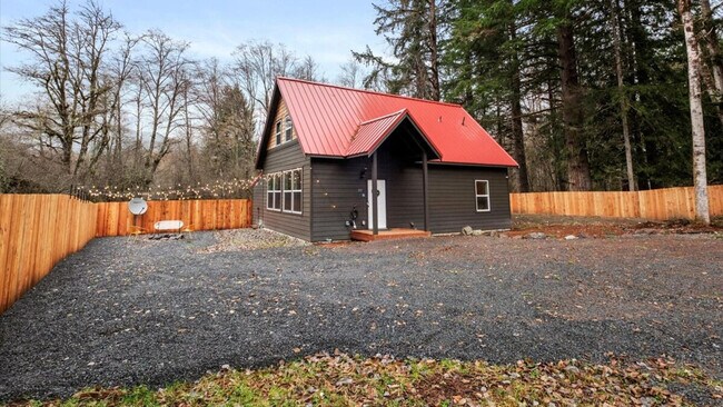 Building Photo - 313 Skate Creek Rd N
