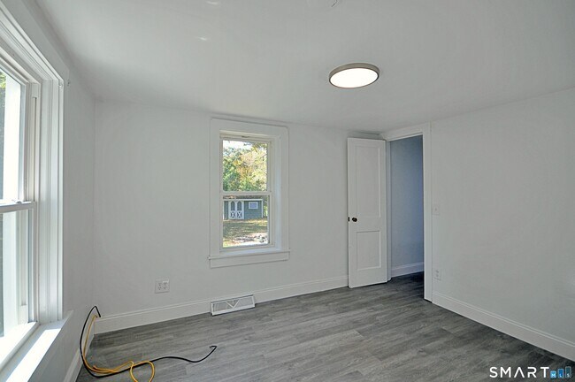 Building Photo - 10 Old Hawleyville Rd