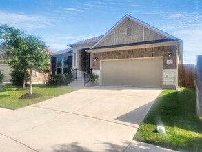 Building Photo - 610 Hereford Lp
