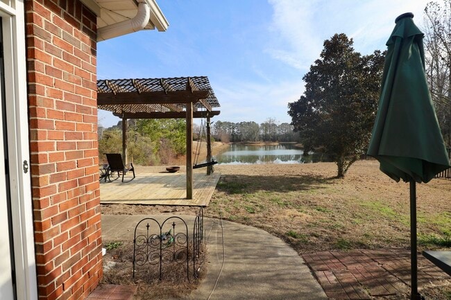 Building Photo - 1855 Beachforest Way