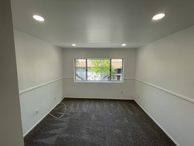 Building Photo - 14850 Hesby St