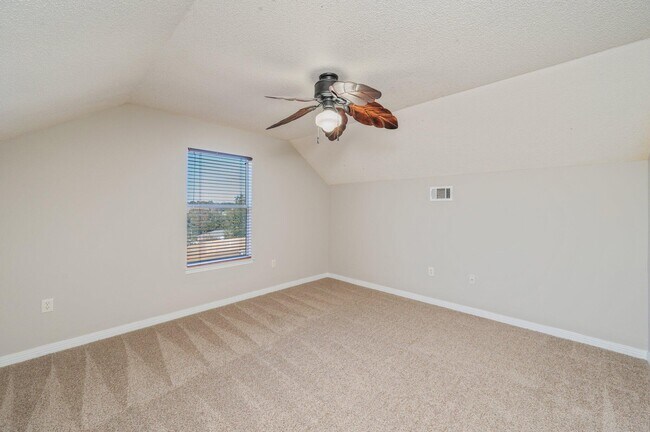 Building Photo - 546 Tikell Dr