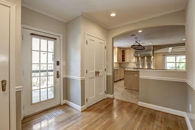 Building Photo - 5119 Manning Dr