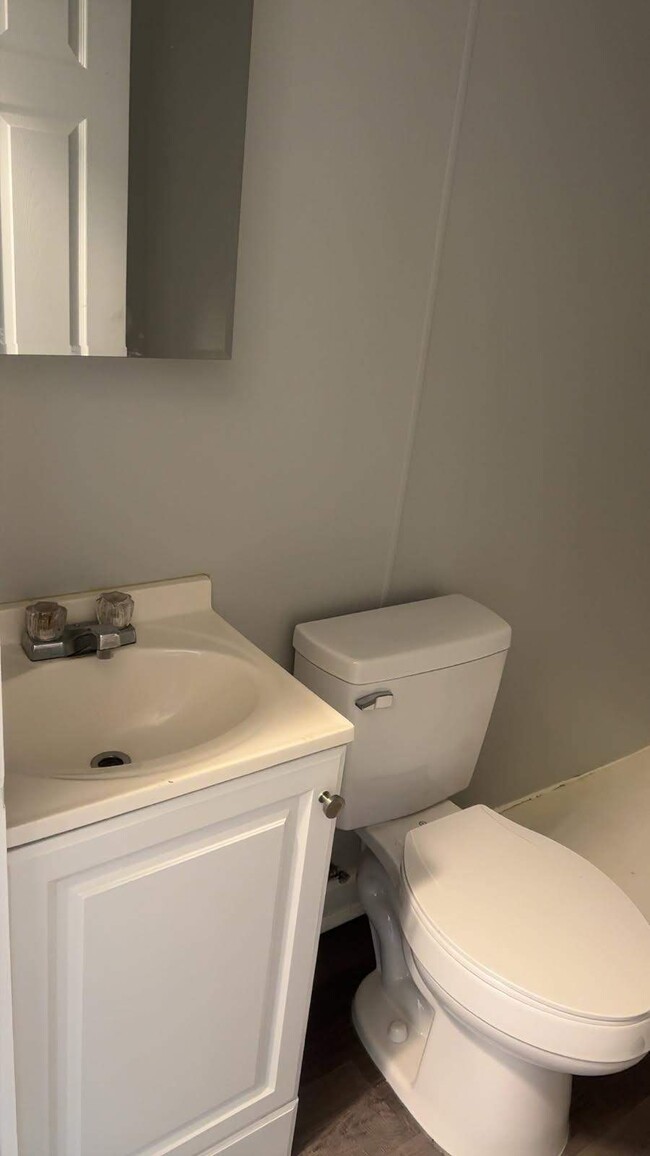 Building Photo - 805 Rountree Ave SE