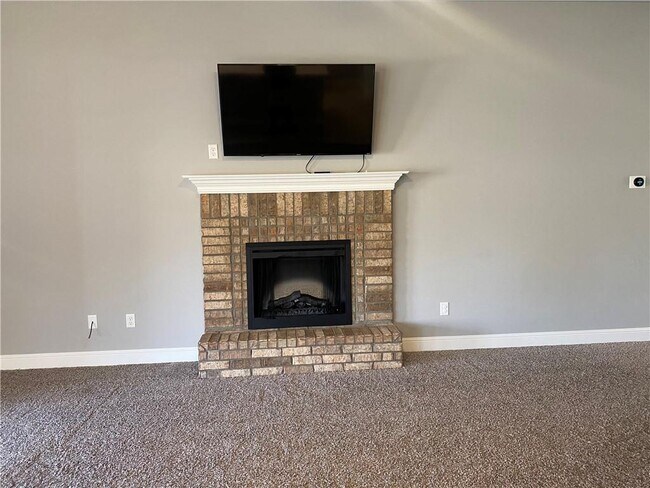 Building Photo - 3550 Macintosh Way