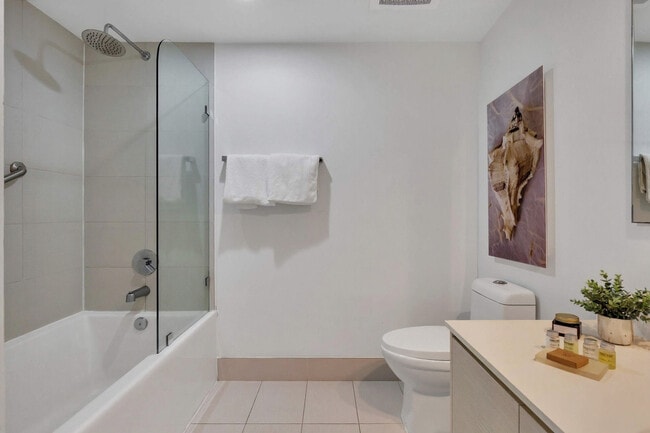 Building Photo - 2602 E Hallandale Beach Blvd