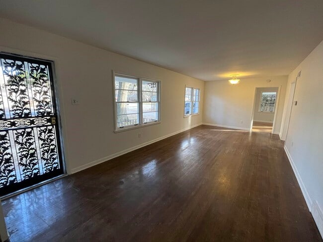 Building Photo - 329 Fairfield Cir