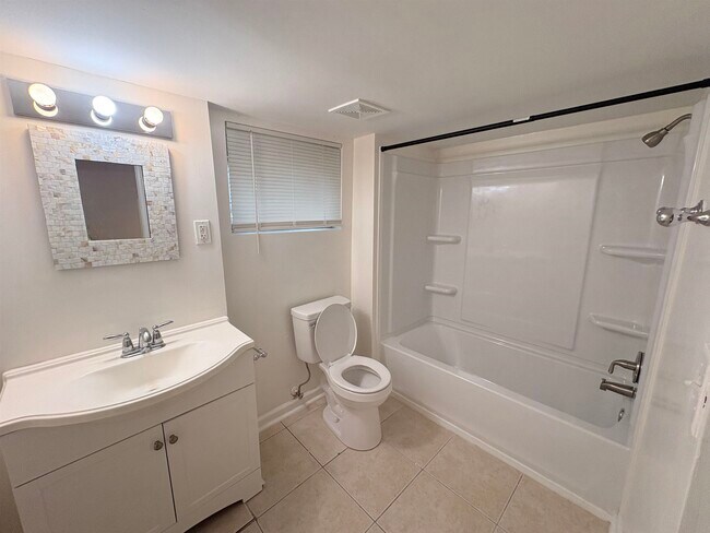 Building Photo - 212 Barbourville Dr