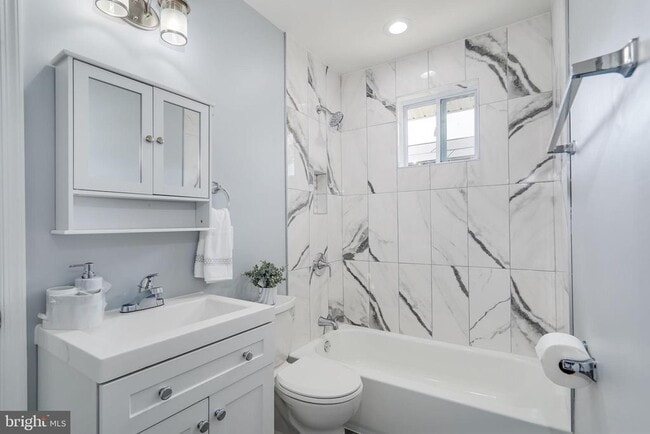 Building Photo - 3312 D St SE