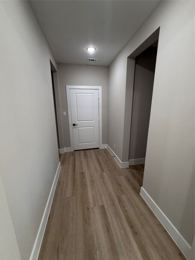 Building Photo - 20003 Venetto St