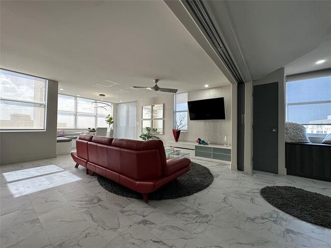 Building Photo - 3015 N Ocean Blvd