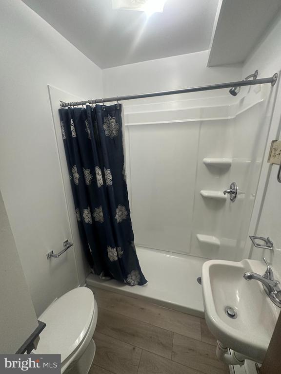 Building Photo - 858 S Main St