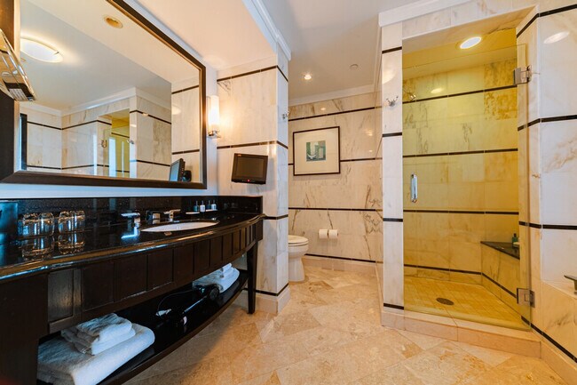 Building Photo - 4391 Collins Ave