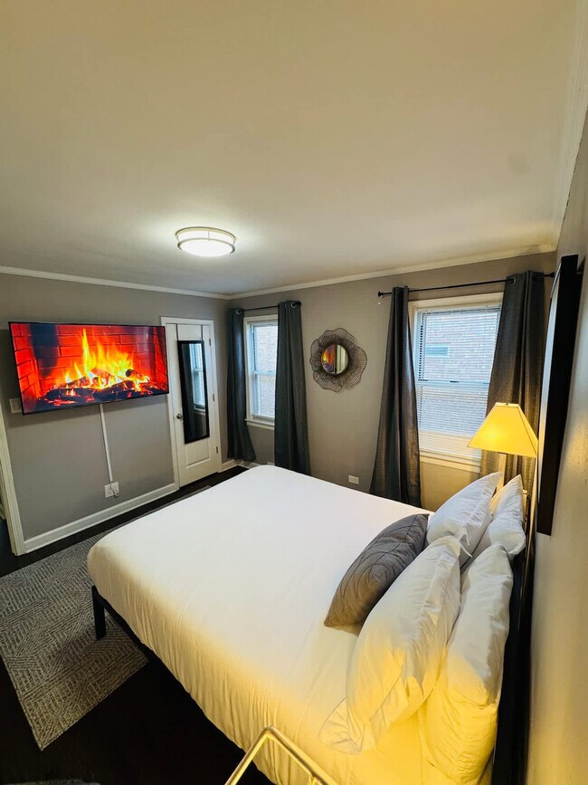 Building Photo - 6431 S Kenneth Ave