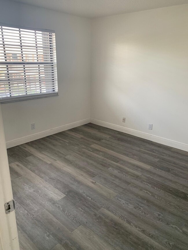 Building Photo - 4688 Oak Terrace Dr