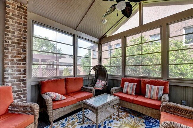 Building Photo - 11653 Parkside Ave