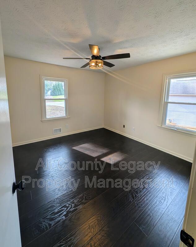 Building Photo - 1200 Creekwood Cove