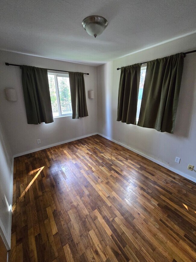 Building Photo - Great Single Level Home in Oakridge!