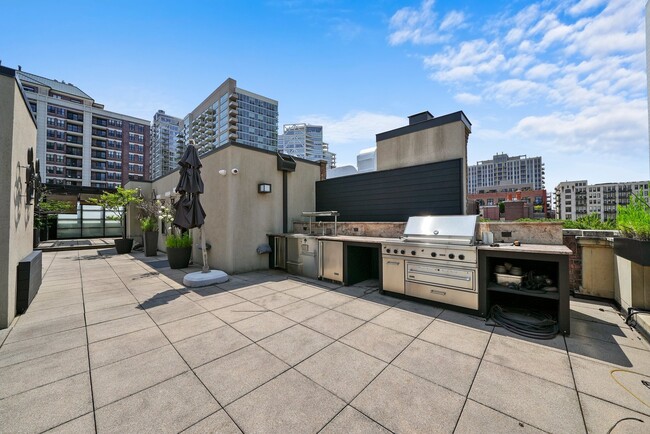 Building Photo - 451 W Superior St