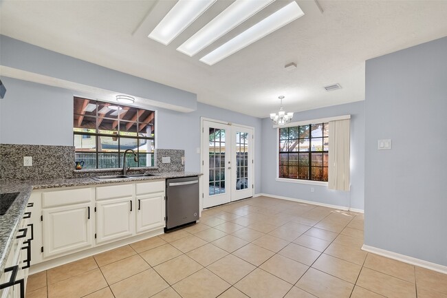 Building Photo - 814 Heathgate Dr