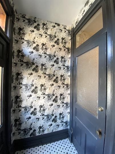 Building Photo - "Chic Urban Living: Cozy 1-Bedroom Gem in the Heart of Chicago's Vibrant Hoyne Avenue!"