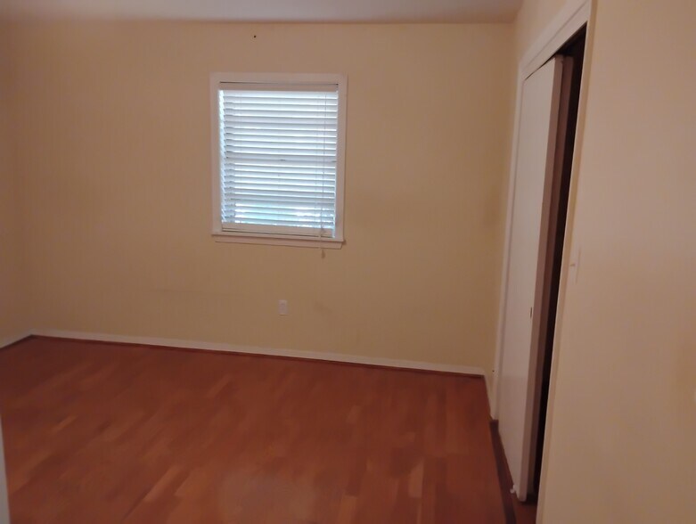 Kid's Bedroom 1 - 1106 Hillcrest Dr