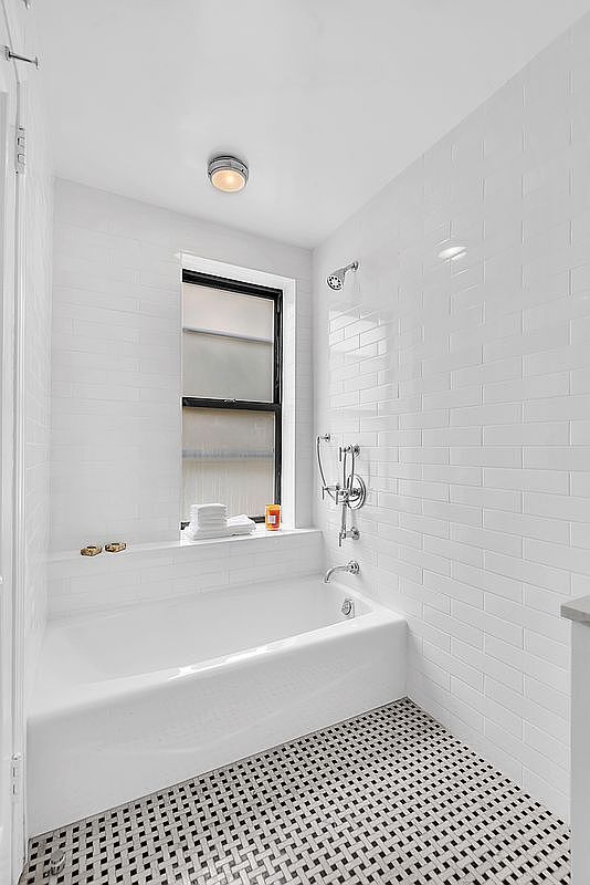 Building Photo - 35 W 92nd St