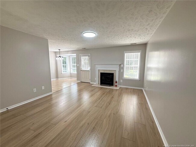 Building Photo - 604 Raven Pl