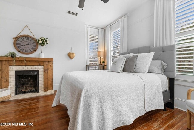 Building Photo - 4236 Melrose Ave