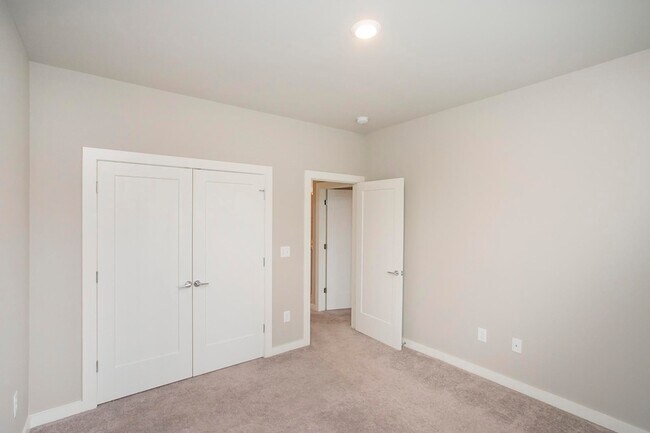 Building Photo - 3637 Hydes Ferry Rd