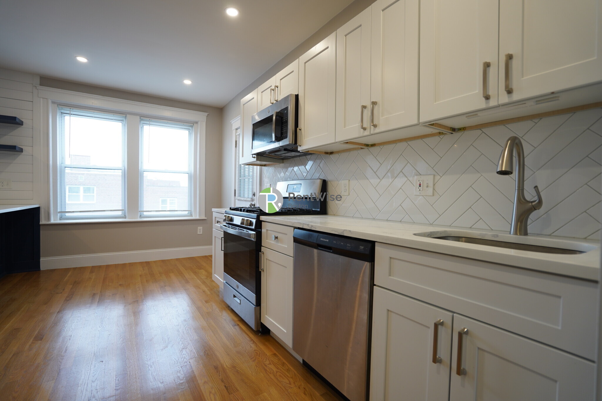 Building Photo - 19 Vinal St