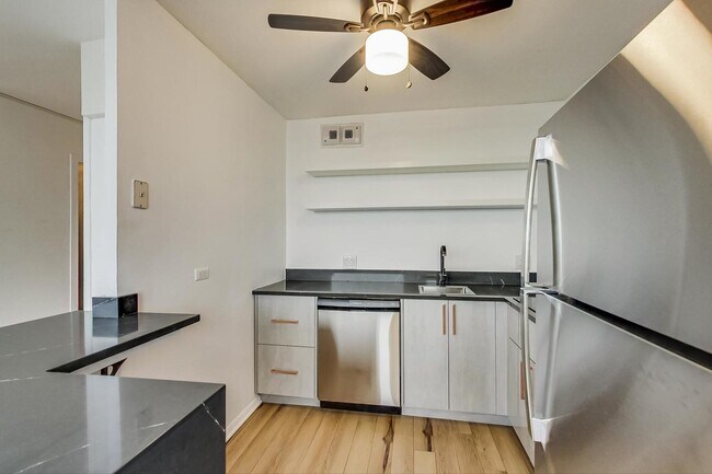 Building Photo - 3550 N Lake Shore Dr