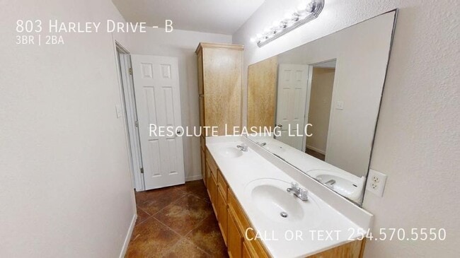 Building Photo - 803 Harley Dr