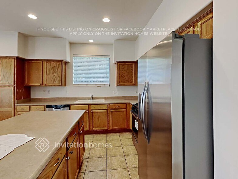 Building Photo - 3722 E Meadowview Dr