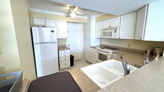 Building Photo - 1224 S Peninsula Dr