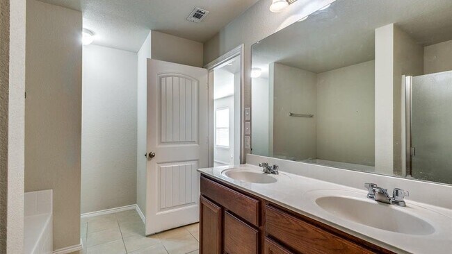 Building Photo - 712 Whitemarsh Dr