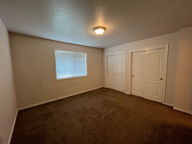 Building Photo - 13852 Paraiso Ave