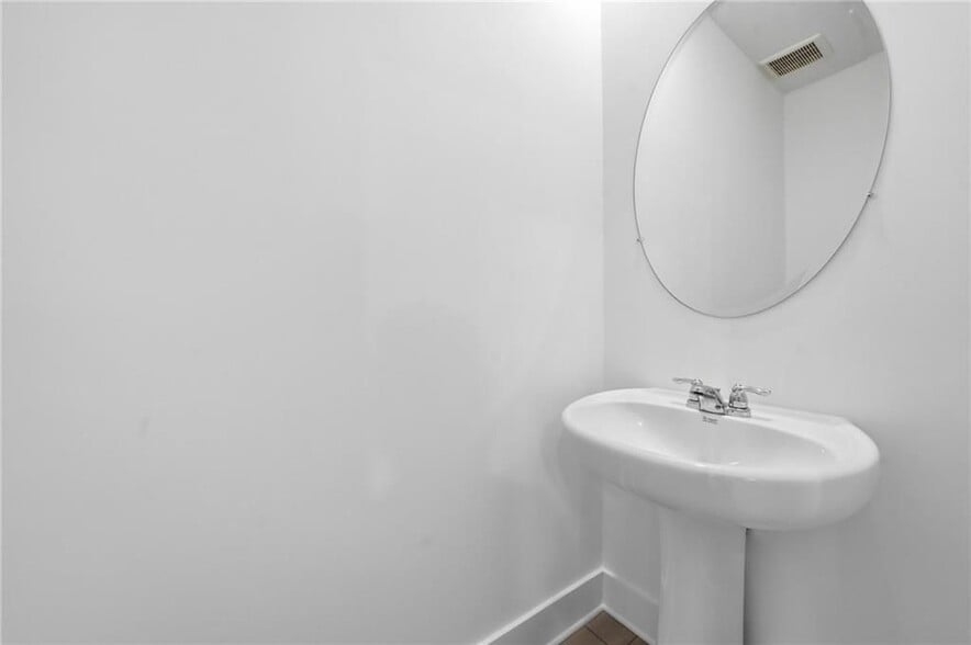 Building Photo - 187 Redbud Rd