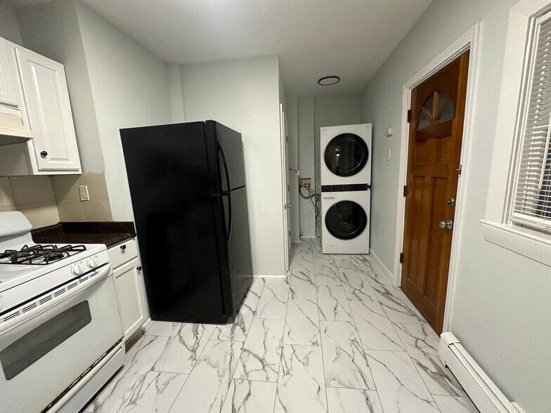 Building Photo - 258 Lexington St