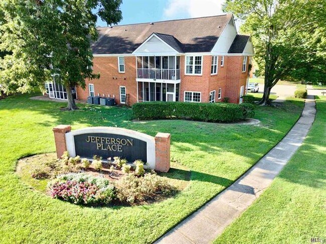 Building Photo - Beautifully Updated Three Bedroom Condo Ne...