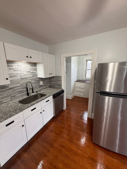 Building Photo - 73 Elmdale St